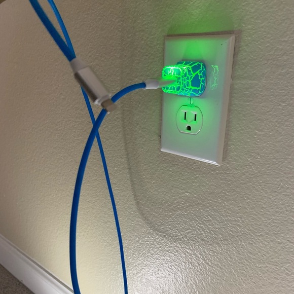 Blue Responsive (iPhone) Car Charger With Free Power Block - Picture 4 of 8